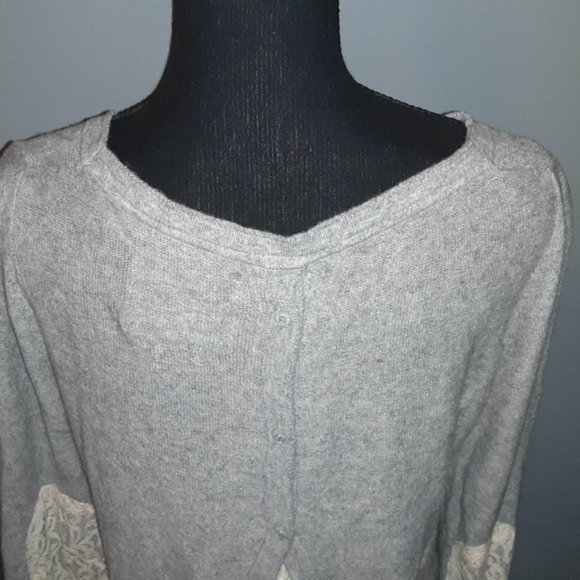 Angel of the North Light Weight Sweater Grey w/ Lace Accents Size Large - Picture 6 of 14